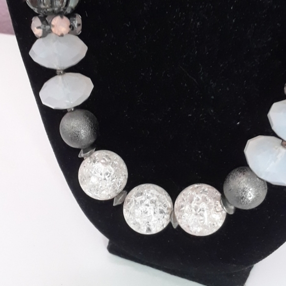 NY& Co. bead necklace - Picture 5 of 8